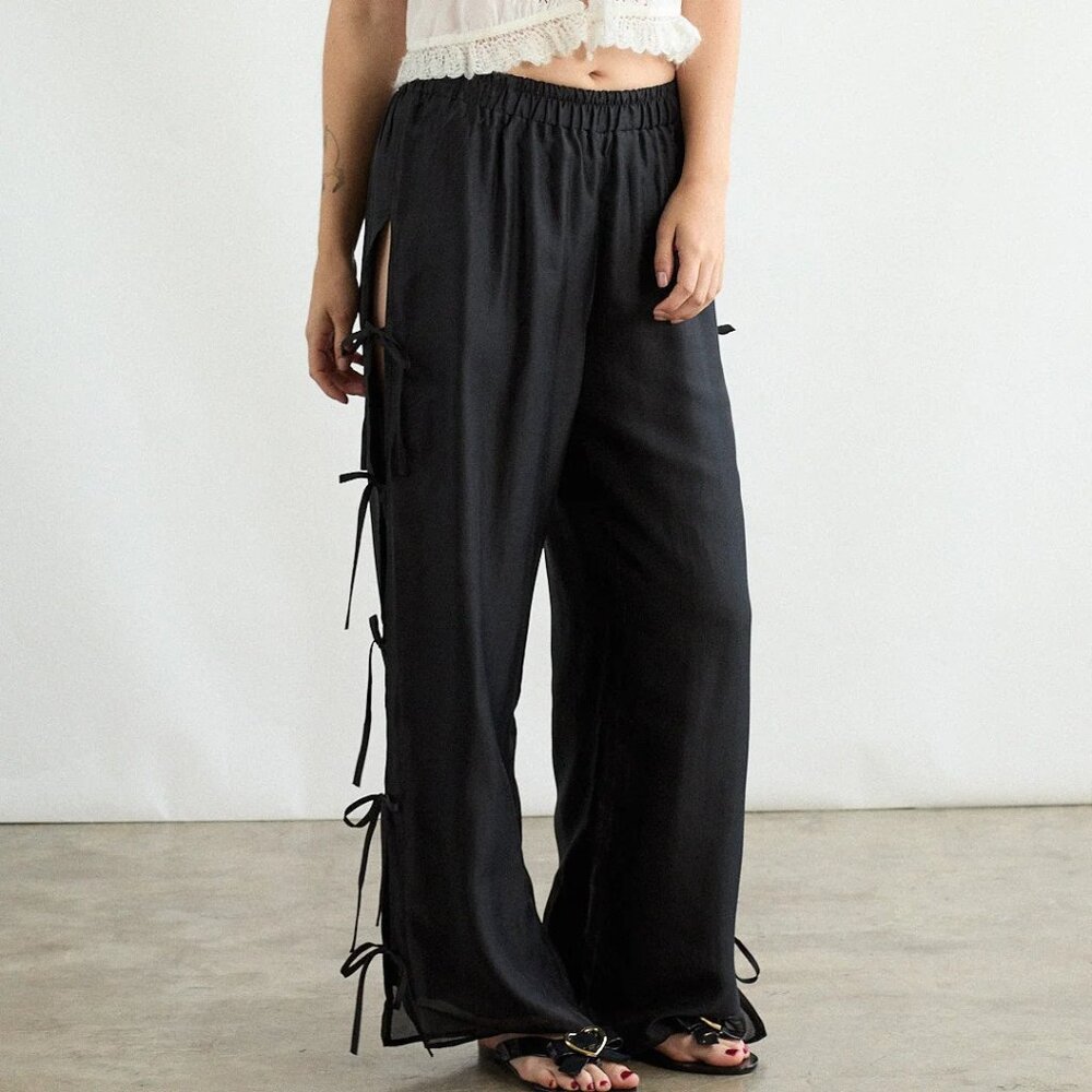 Lisa Says Gah Evelyn Pants Side Bow Tie in Black Rose Flowy Chic Statement S